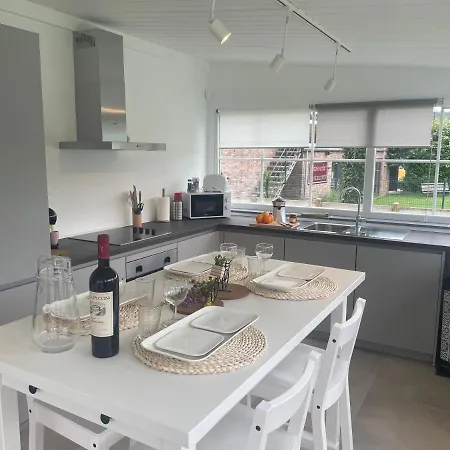 La Petite Maison Au Bord De L'eau Holiday home *