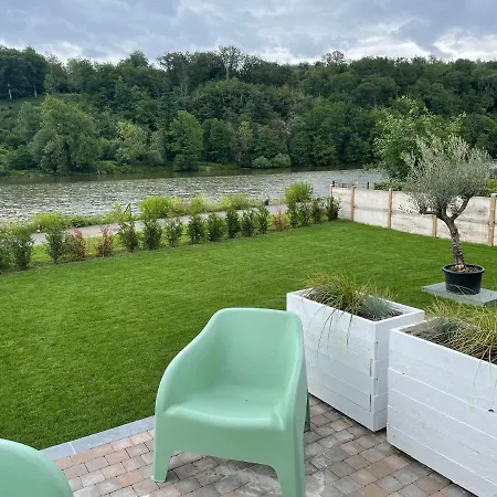 La Petite Maison Au Bord De L'eau