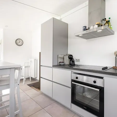 Hébergement de vacances La Petite Maison Au Bord De L'eau *
