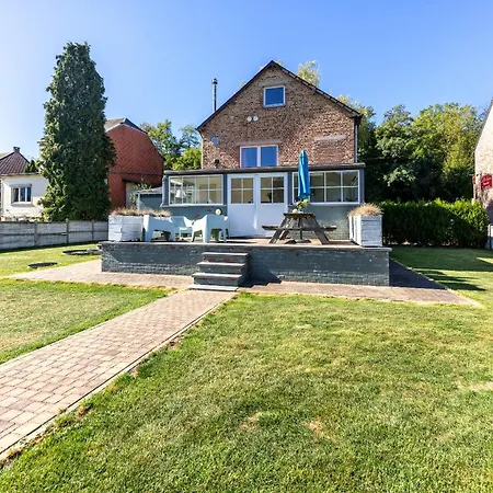 La Petite Maison Au Bord De L'eau