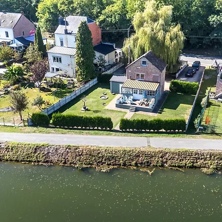 La Petite Maison Au Bord De L'eau *