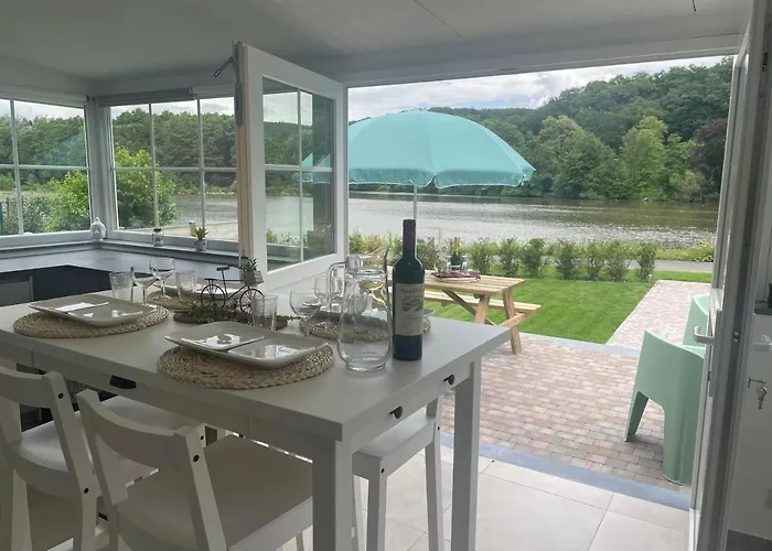 La Petite Maison Au Bord De L'eau Hébergement de vacances